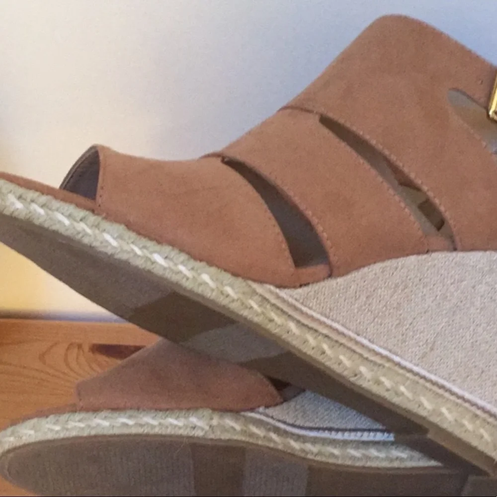 SPECIAL SALE 🎉Great Looking New Apt. 9 Wedges Sz 10 - Picture 5 of 6